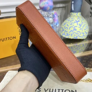 LV M82363 Louis Vuitton Felicie Pochette Monogram Empreinte Taška Hnědá