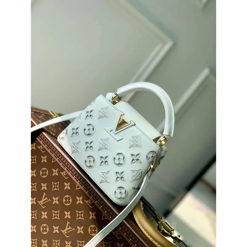 LV M22863 Louis Vuitton Capucines Mini Kabelka Bílá