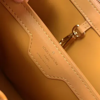 LV M22863 Louis Vuitton Capucines MM Kabelka Saffron Yellow