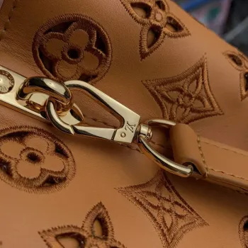 LV M22863 Louis Vuitton Capucines Mini Kabelka Saffron Yellow