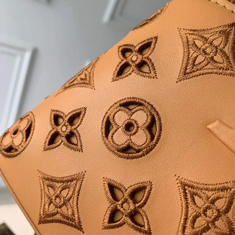 LV M22863 Louis Vuitton Capucines Mini Kabelka Saffron Yellow