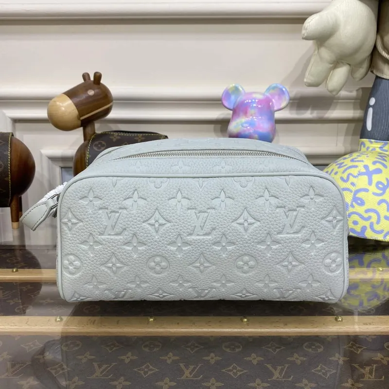 LV M82576 Louis Vuitton Dopp Kit Taška Off white