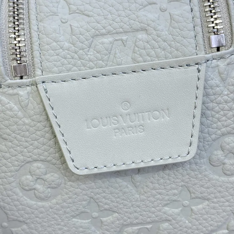 LV M82576 Louis Vuitton Dopp Kit Taška Off white
