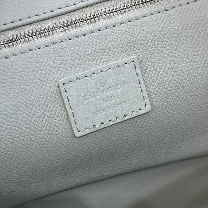 LV M82576 Louis Vuitton Dopp Kit Taška Off white