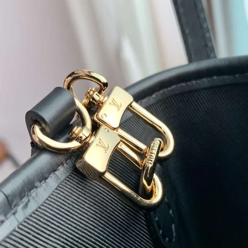 LV M82418 Louis Vuitton Nano Bucket Bag Černá