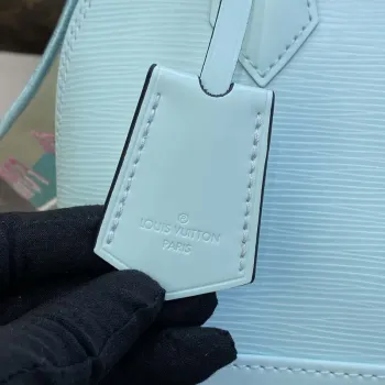 LV M22619 Louis Vuitton Alma BB Epi kabelka světle modrá