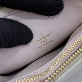 LV M22993 Louis Vuitton Coussin BB Kabelka Quartz & Multicolor