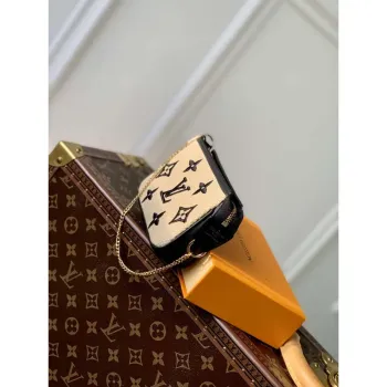 LV M82472 Louis Vuitton Mini Pochette Accessoires Černá