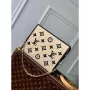 LV M82521 Louis Vuitton Toaletní taška na řetízku Černá