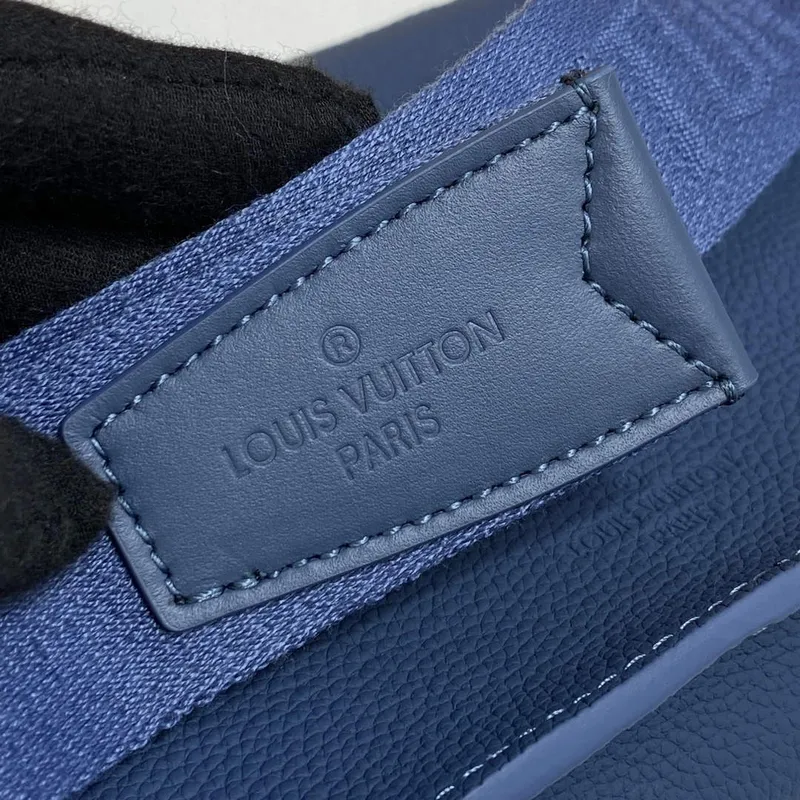 LV M57081 Louis Vuitton Takeoff Slingbag Námořnická modrá