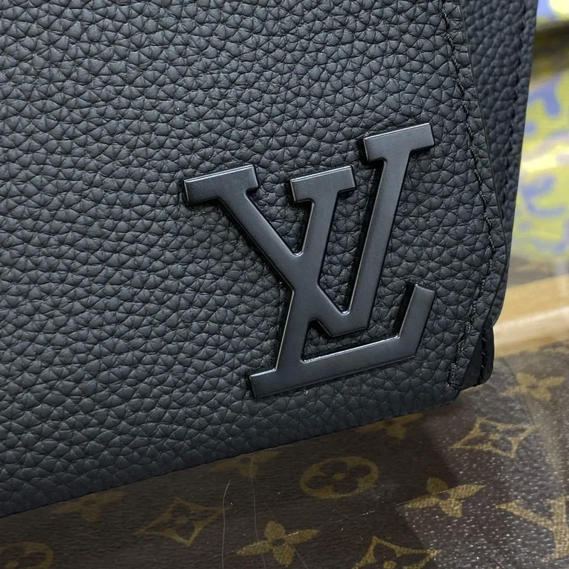 LV M57081 Louis Vuitton Taška přes rameno Takeoff Černá