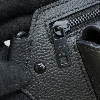 LV M57081 Louis Vuitton Taška přes rameno Takeoff Černá