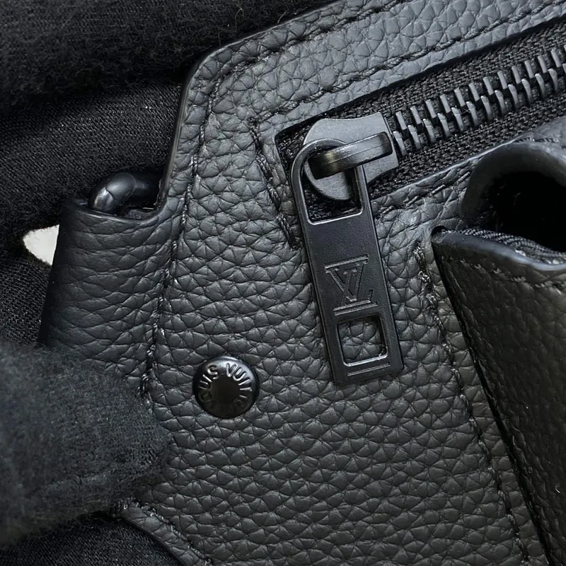 LV M57081 Louis Vuitton Taška přes rameno Takeoff Černá