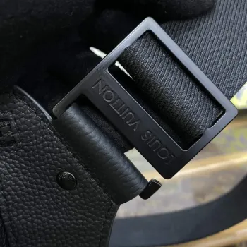 LV M57081 Louis Vuitton Taška přes rameno Takeoff Černá