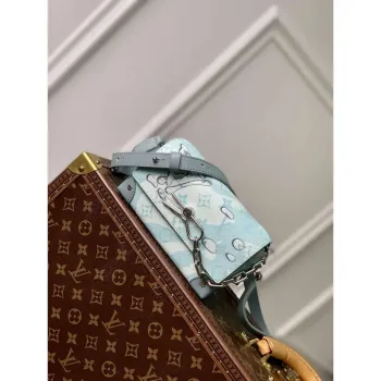 LV M22637 Louis Vuitton Steamer Nositelná peněženka Krystalově modrá