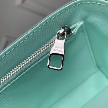 LV M22637 Louis Vuitton Steamer Nositelná peněženka Krystalově modrá