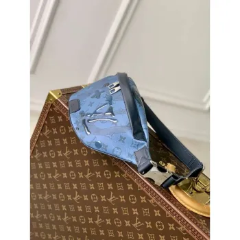 LV M22576 Louis Vuitton Discovery Bumbag Abyss Blue