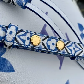 LV M22986 Louis Vuitton Néonoé BB Kabela na řetězu Bule