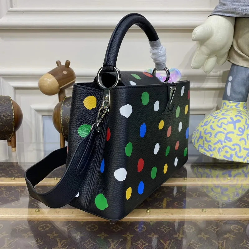 LV M21663 Louis Vuitton LV x YK Taška Capucines MM Černá