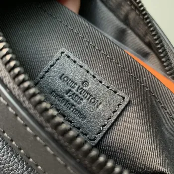 LV M22482 Louis Vuitton Fastline Messenger Černá