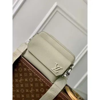 LV M22611 Louis Vuitton Fastline Messenger Šedá