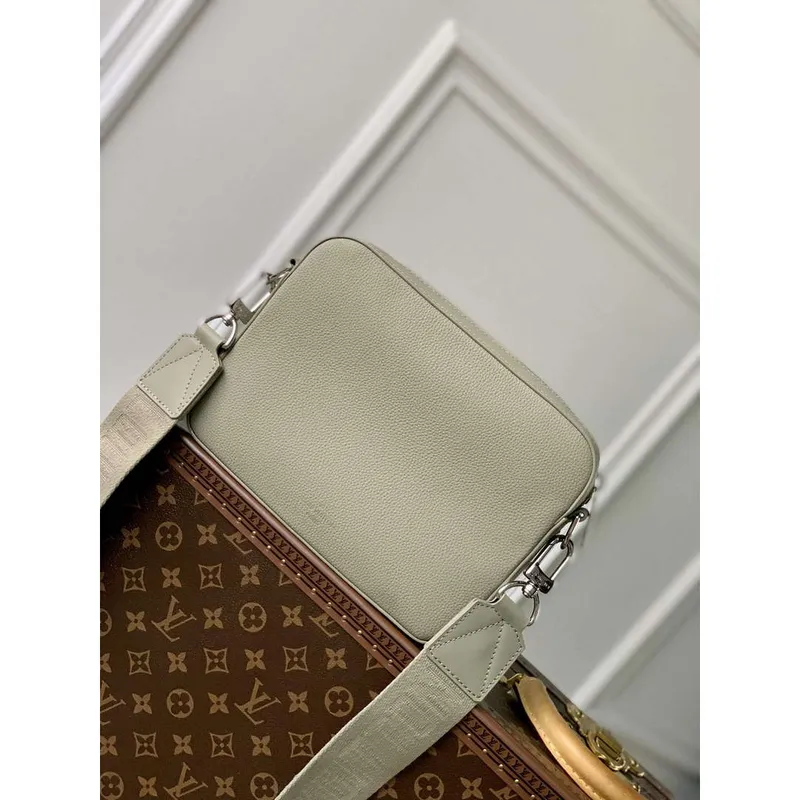 LV M22611 Louis Vuitton Fastline Messenger Šedá