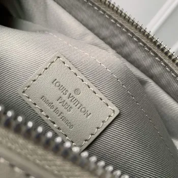 LV M22611 Louis Vuitton Fastline Messenger Šedá