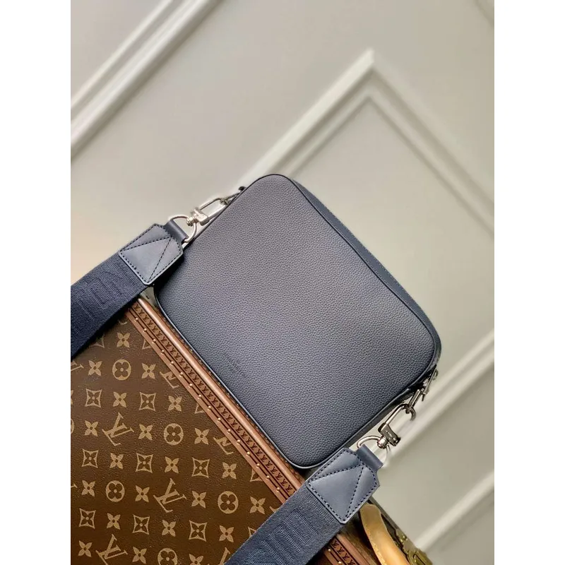 LV M22611 Louis Vuitton Fastline Messenger Námořnická modrá