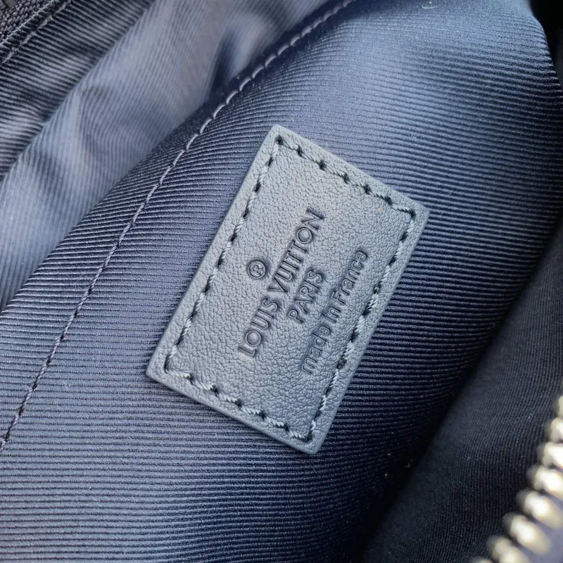 LV M22611 Louis Vuitton Fastline Messenger Námořnická modrá