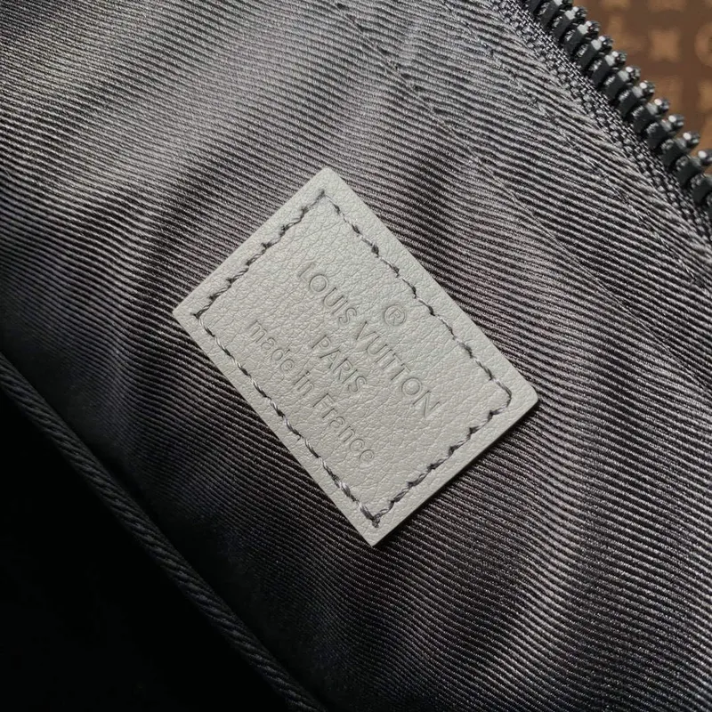 LV M46603 Louis Vuitton Trio Messenger Antracitová šedá