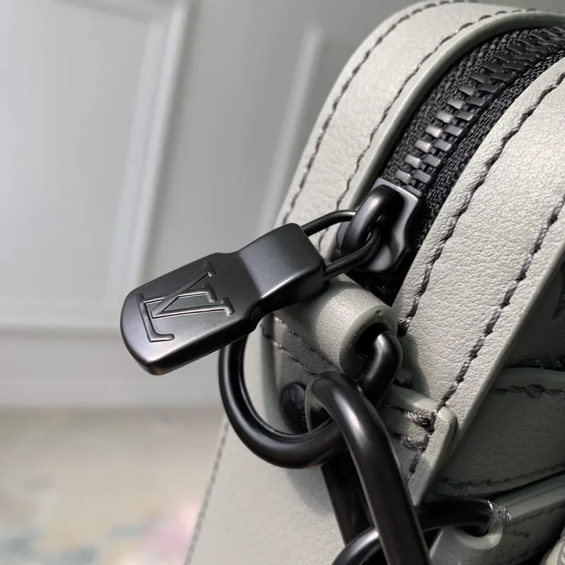 LV M46603 Louis Vuitton Trio Messenger Antracitová šedá