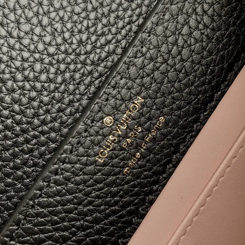 LV M21641 Louis Vuitton Capucines Mini Kabelka Černá
