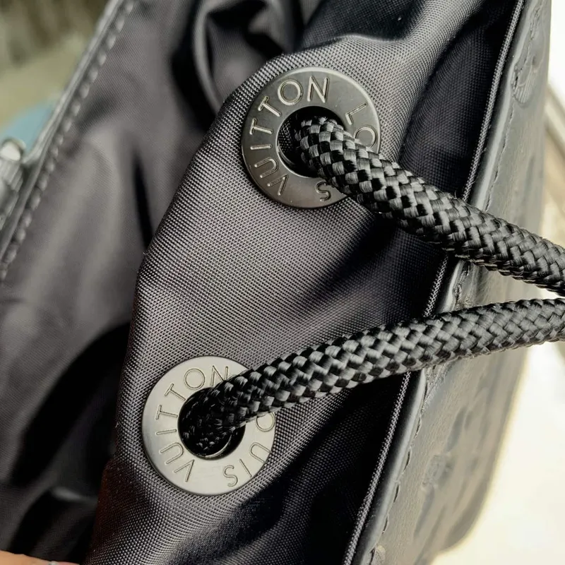 LV M82248 Louis Vuitton Noe Sling Bag Černá