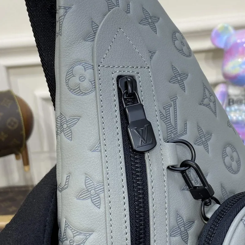 LV M21890 Louis Vuitton Duo Slingbag Šedá