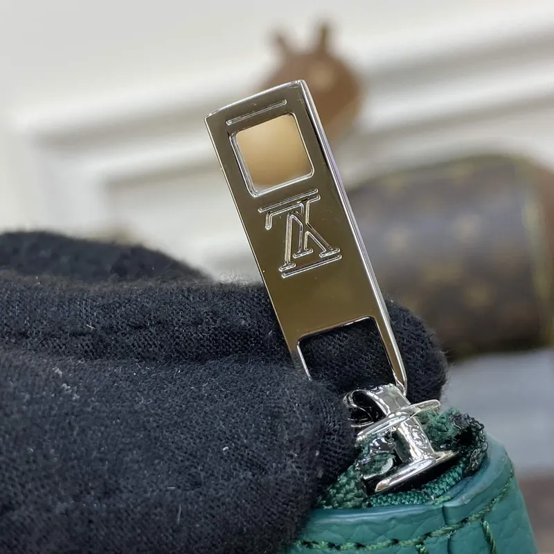 LV M69837 Louis Vuitton Taška Takeoff Pouch Jade zelená