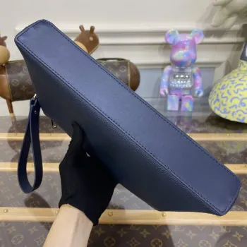 LV M69837 Louis Vuitton Taška Takeoff Pouch Modrá