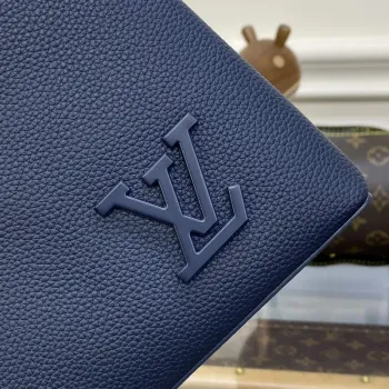 LV M69837 Louis Vuitton Taška Takeoff Pouch Modrá