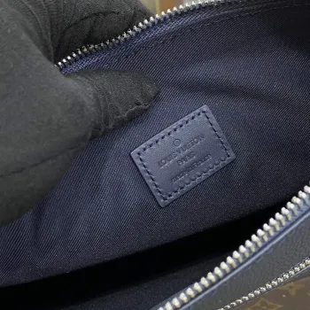 LV M69837 Louis Vuitton Taška Takeoff Pouch Modrá