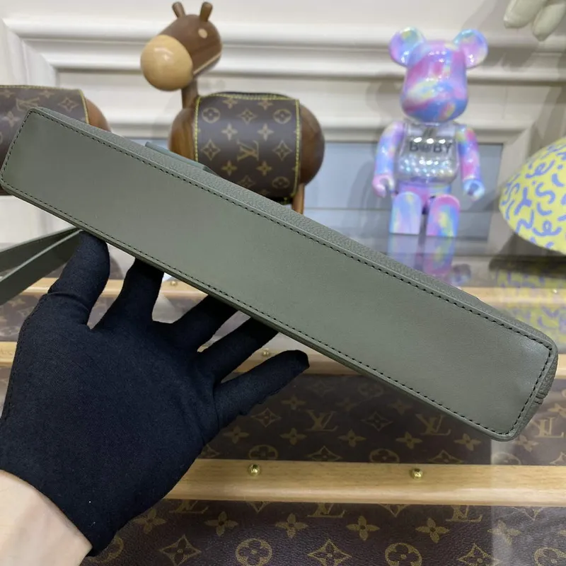 LV M69837 Louis Vuitton Taška Takeoff Pouch Armádní Zelená