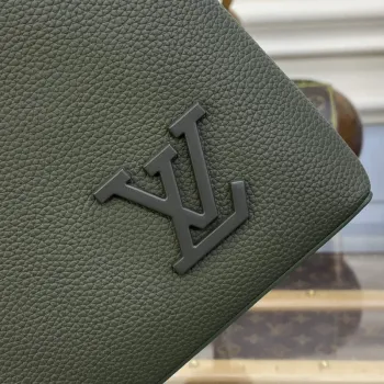 LV M69837 Louis Vuitton Taška Takeoff Pouch Armádní Zelená