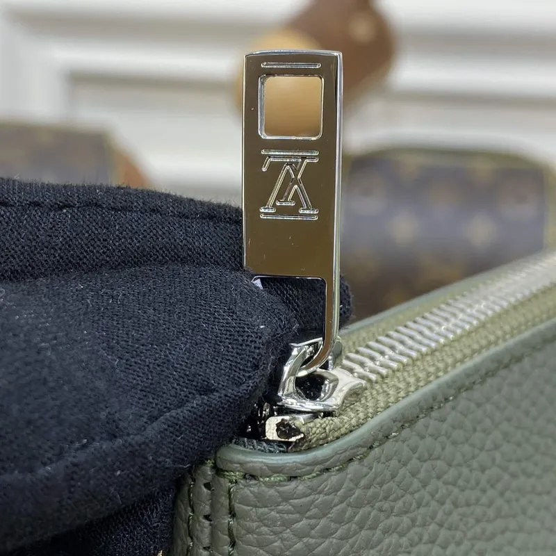 LV M69837 Louis Vuitton Taška Takeoff Pouch Armádní Zelená