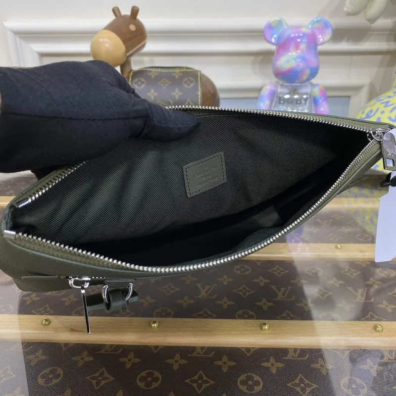 LV M69837 Louis Vuitton Taška Takeoff Pouch Armádní Zelená