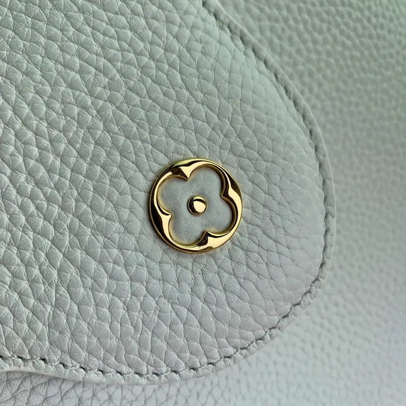 LV M22375 Louis Vuitton Capucines Mini Kabelka Bílá