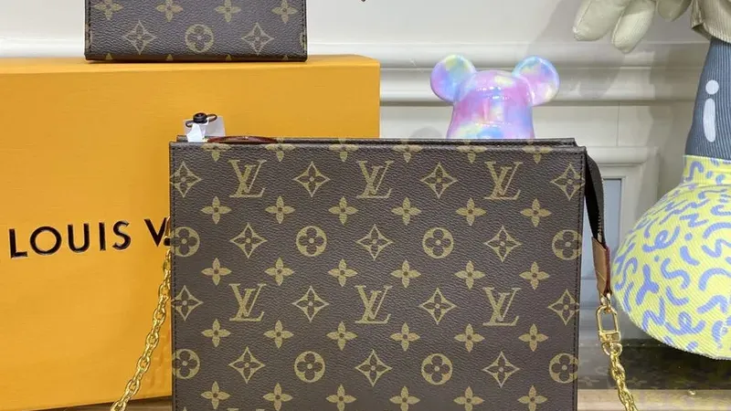 LV M81412 Louis Vuitton Chain Toiletry Pouch: Heritage Meets Modern Versatility