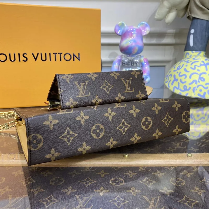 LV M81412 Louis Vuitton Toaletní taška na řetízku