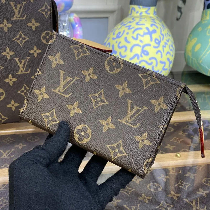 LV M81412 Louis Vuitton Toaletní taška na řetízku