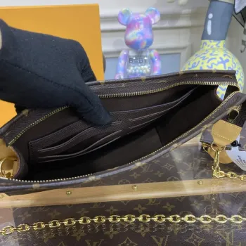 LV M81412 Louis Vuitton Toaletní taška na řetízku