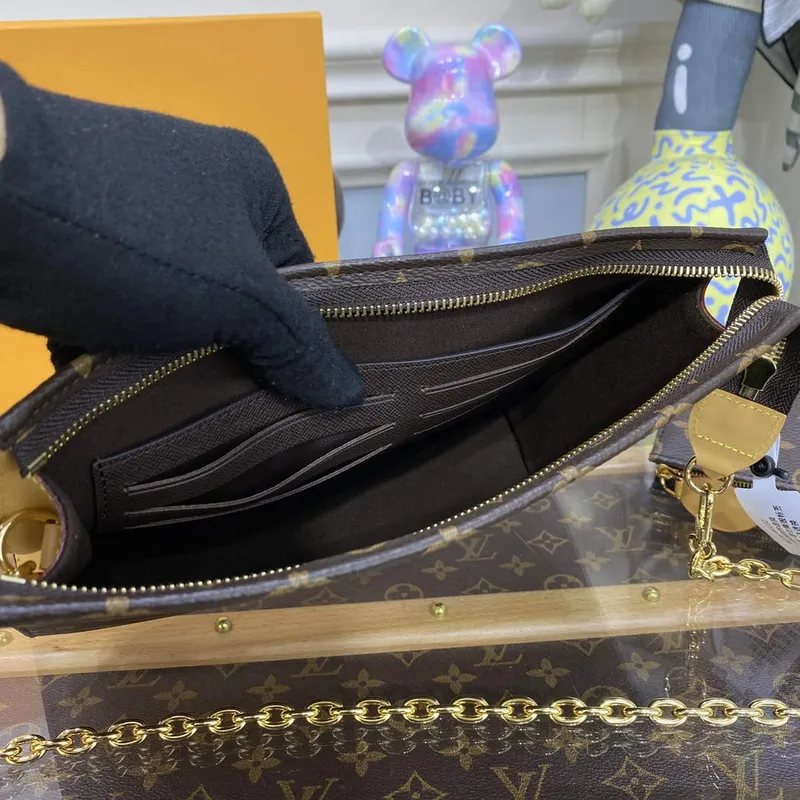 LV M81412 Louis Vuitton Toaletní taška na řetízku