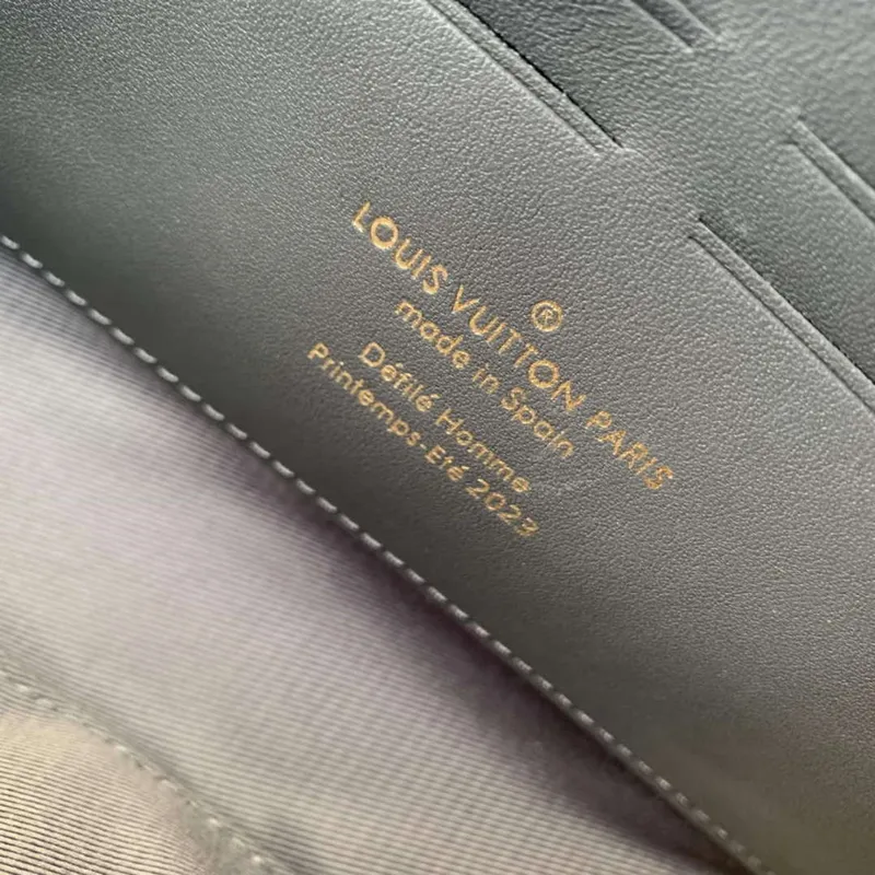 LV M82035 Louis Vuitton Soft Trunk Nositelná peněženka Tmavě šedá