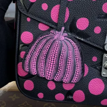 LV M46420 Louis Vuitton LV x YK Pochette Métis Černá/Fuchsiová